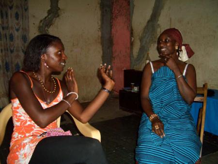 amie et en position d'attaque